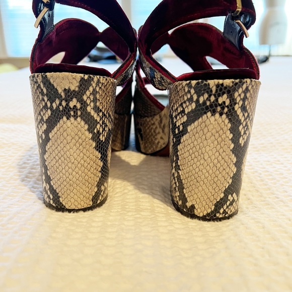 Robert Clergerie Embossed Snakeskin Print Platform Sandals - Picture 4 of 5